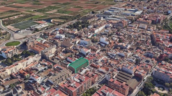 Terreno en calle Jacinto Benavente