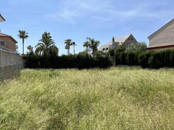 Terreno en calle Infanta Elena