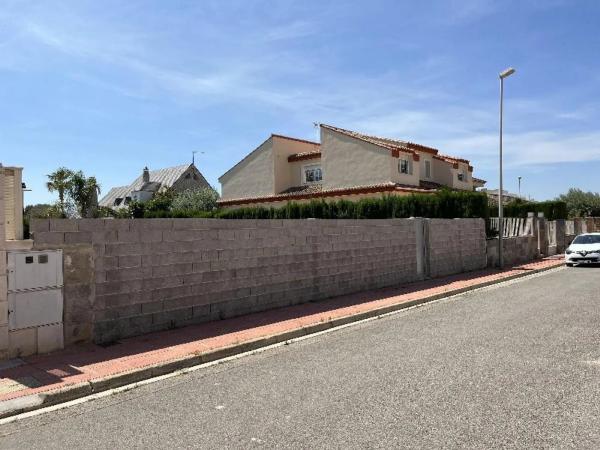 Terreno en calle Infanta Elena