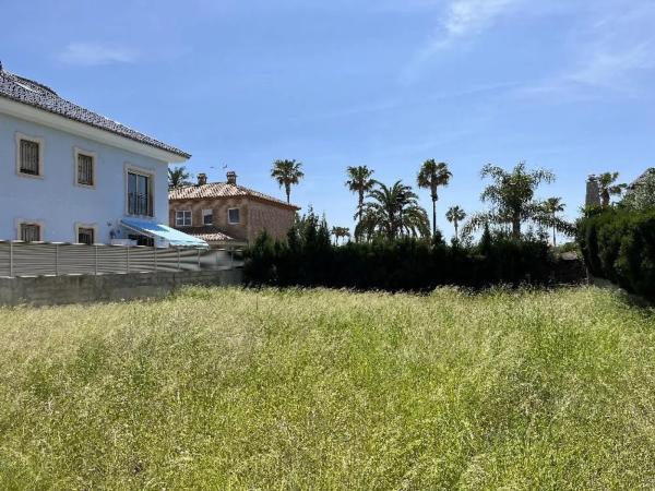 Terreno en calle Infanta Elena