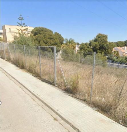 Terreno en calle Riu Turia