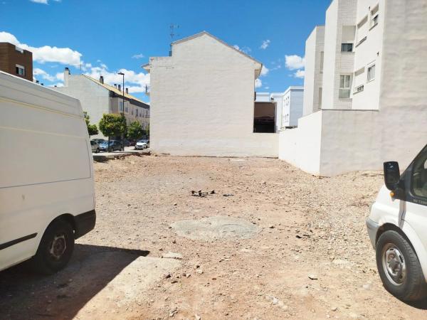 Terreno en calle de Cervantes, 26