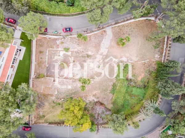 Terreno en calle Santa Bárbara