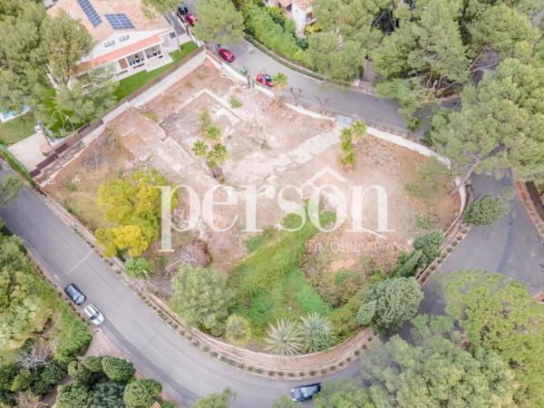 Terreno en calle Santa Bárbara