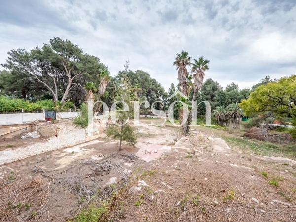 Terreno en calle Santa Bárbara