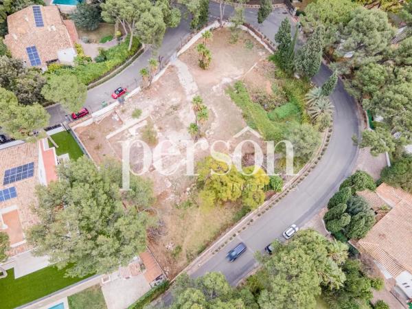 Terreno en calle Santa Bárbara