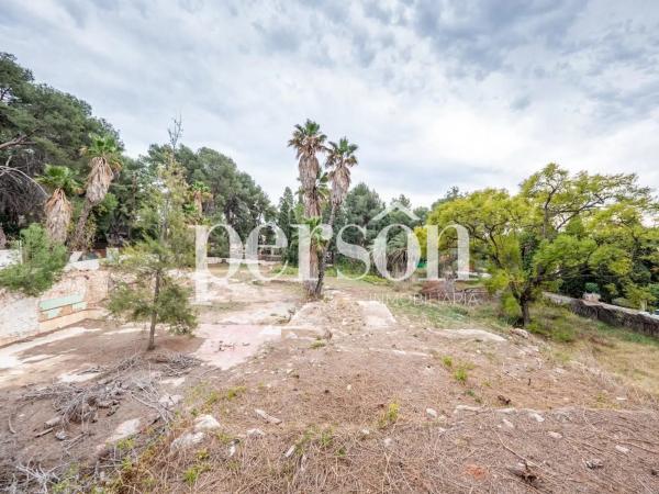 Terreno en calle Santa Bárbara