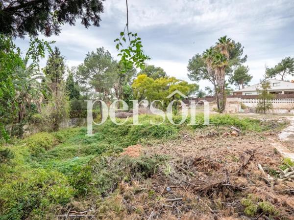 Terreno en calle Santa Bárbara