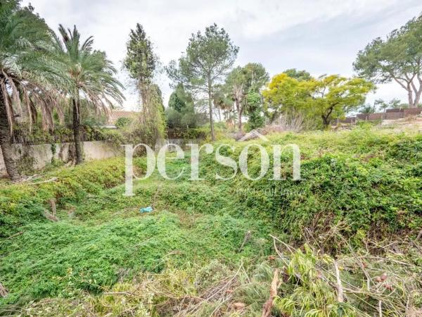 Terreno en calle Santa Bárbara