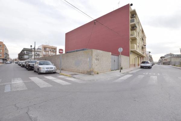 Terreno en calle Francisco Cano Consuegra