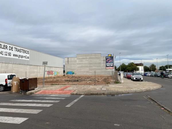 Terreno en avenida Constitució, 45