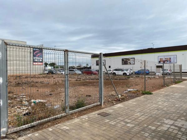 Terreno en avenida Constitució, 45