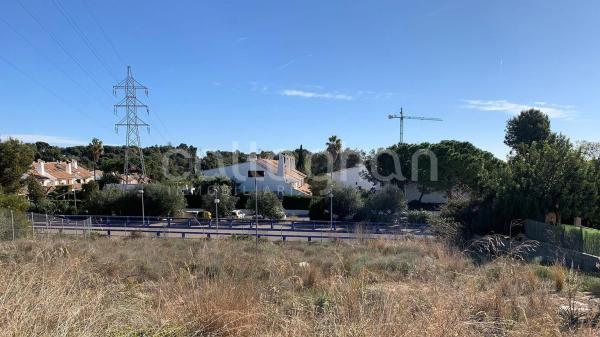Terreno en calle Riu Turia