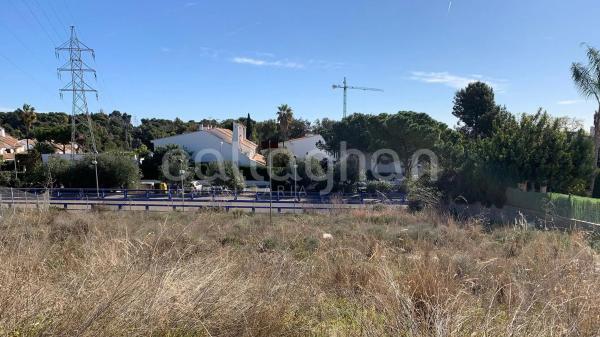 Terreno en calle Riu Turia
