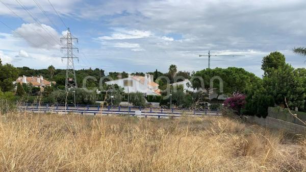 Terreno en calle Riu Turia