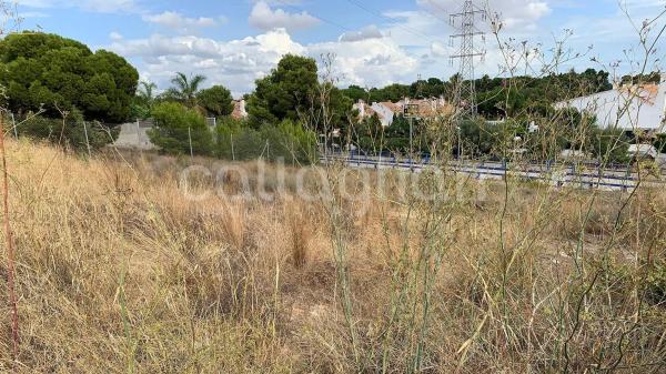 Terreno en calle Riu Turia
