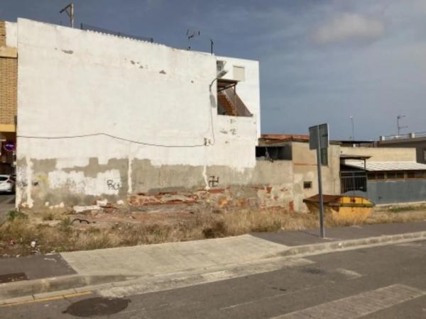 Terreno en calle Begonias, 21