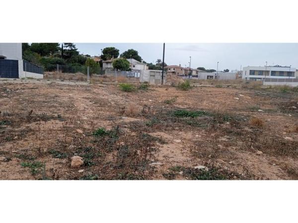 Terreno en calle Adolfo Suárez González, 16