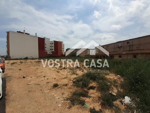 Terreno en calle Maximiliá Thous