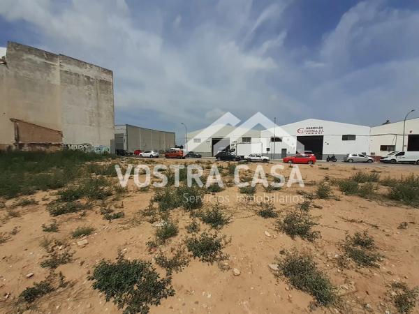 Terreno en calle Maximiliá Thous