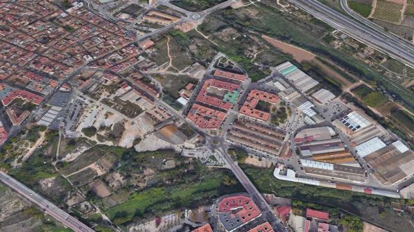 Terreno en calle Rafael Valls