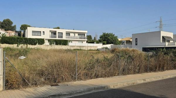 Terreno en calle de José Pedro Pérez-Llorca