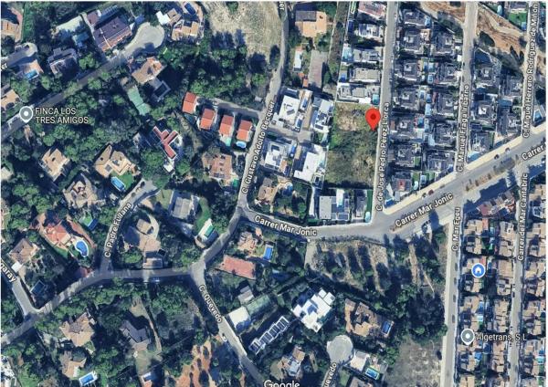 Terreno en calle de José Pedro Pérez-Llorca