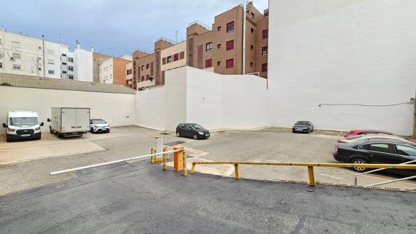 Terreno en calle Azorín, 22