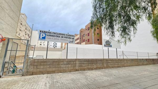 Terreno en calle Azorín, 22