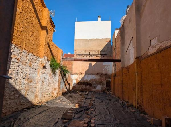 Terreno en calle las cortes, 32