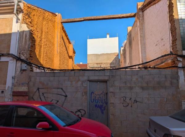 Terreno en calle las cortes, 32