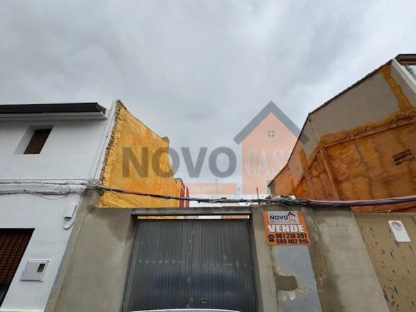 Terreno en calle de Colom