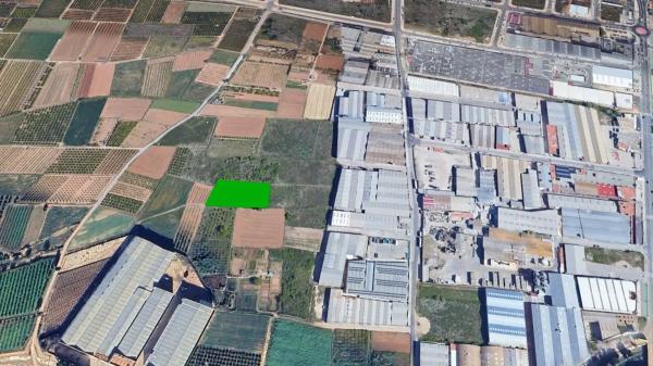 Terreno en calle Carrascal