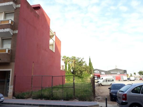 Terreno en calle de Mauro Guillem