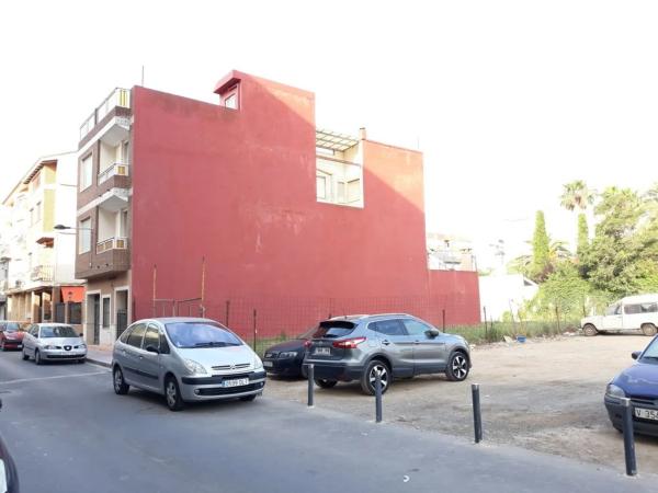 Terreno en calle de Mauro Guillem