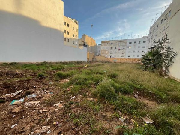 Terreno en calle Marque de Dos Aigües, 4