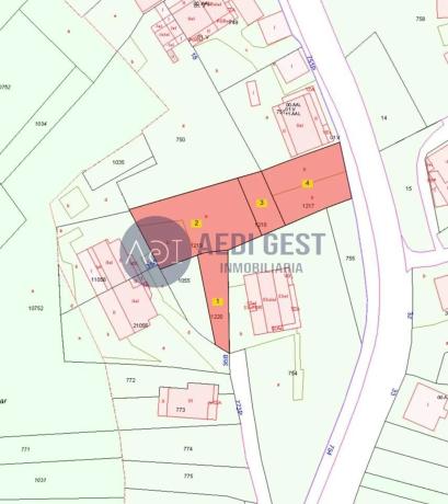 Terreno en Lugar o Cruceiro, 18