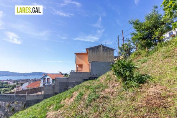Terreno en calle de Ourelo
