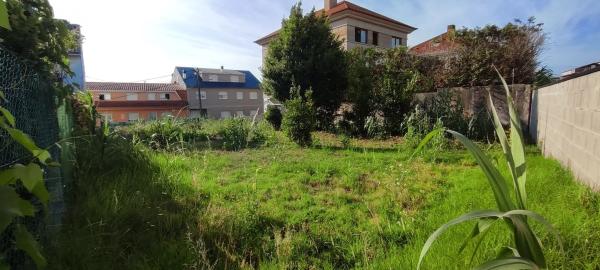 Terreno en avenida dos Loureiros, 26 y 28