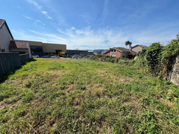 Terreno en calle Arealonga