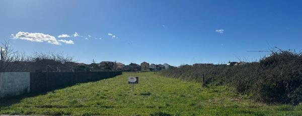 Terreno en calle da Viña Tinta