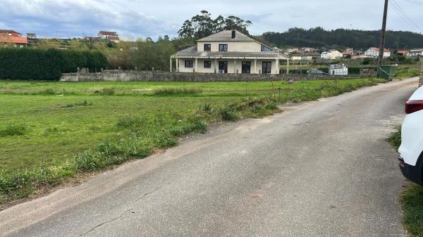 Terreno en calle Tombelo