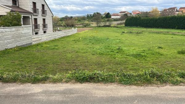 Terreno en calle Tombelo