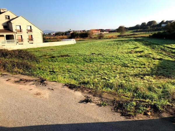 Terreno en calle Tombelo, 33