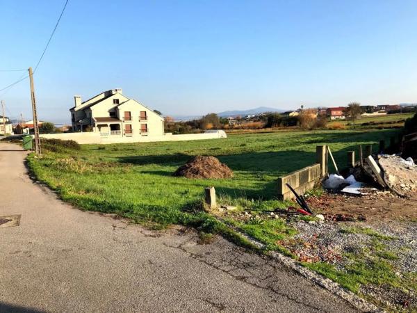 Terreno en calle Tombelo, 33