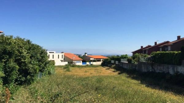 Terreno en calle Costiña