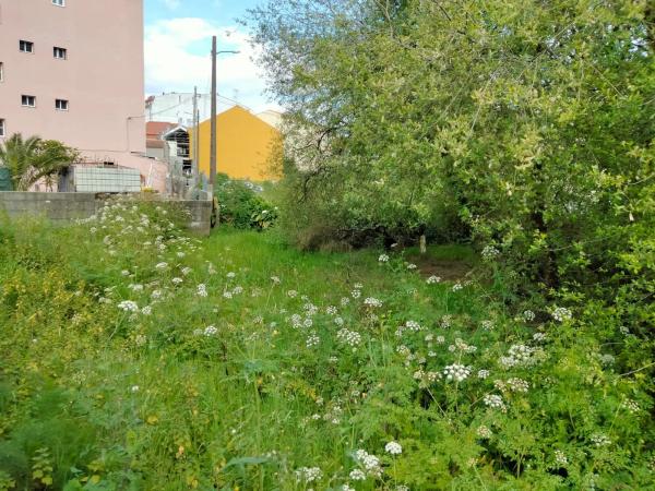 Terreno en calle Rosalía de Castro