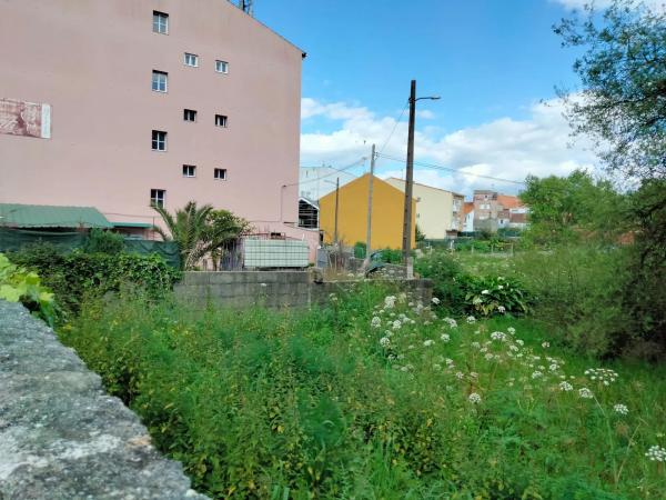 Terreno en calle Rosalía de Castro