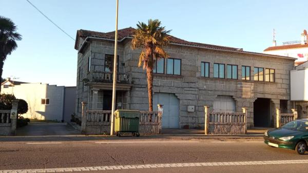 Terreno en avenida Cambados, 54 /56