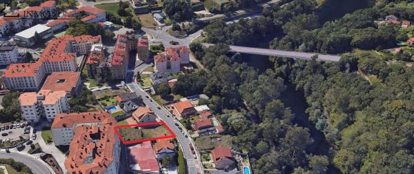 Terreno en calle de Reino Unido